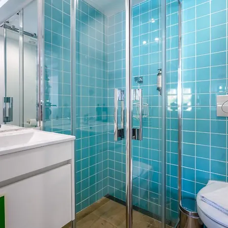 Relaxing House In Alfamar By Lovelystay