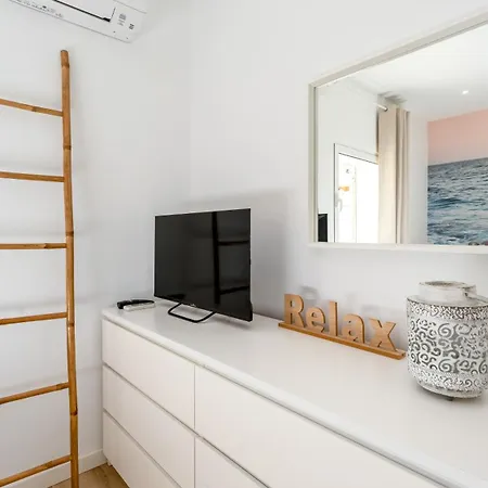 Relaxing House In Alfamar By Lovelystay