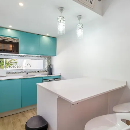 Relaxing House In Alfamar By Lovelystay *